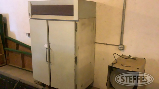 Upright Refrigeration Unit